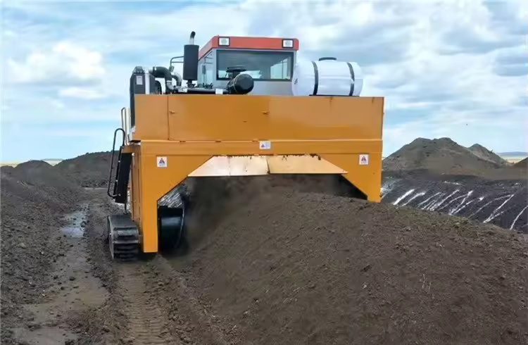 Crawler Type Compost Turner4